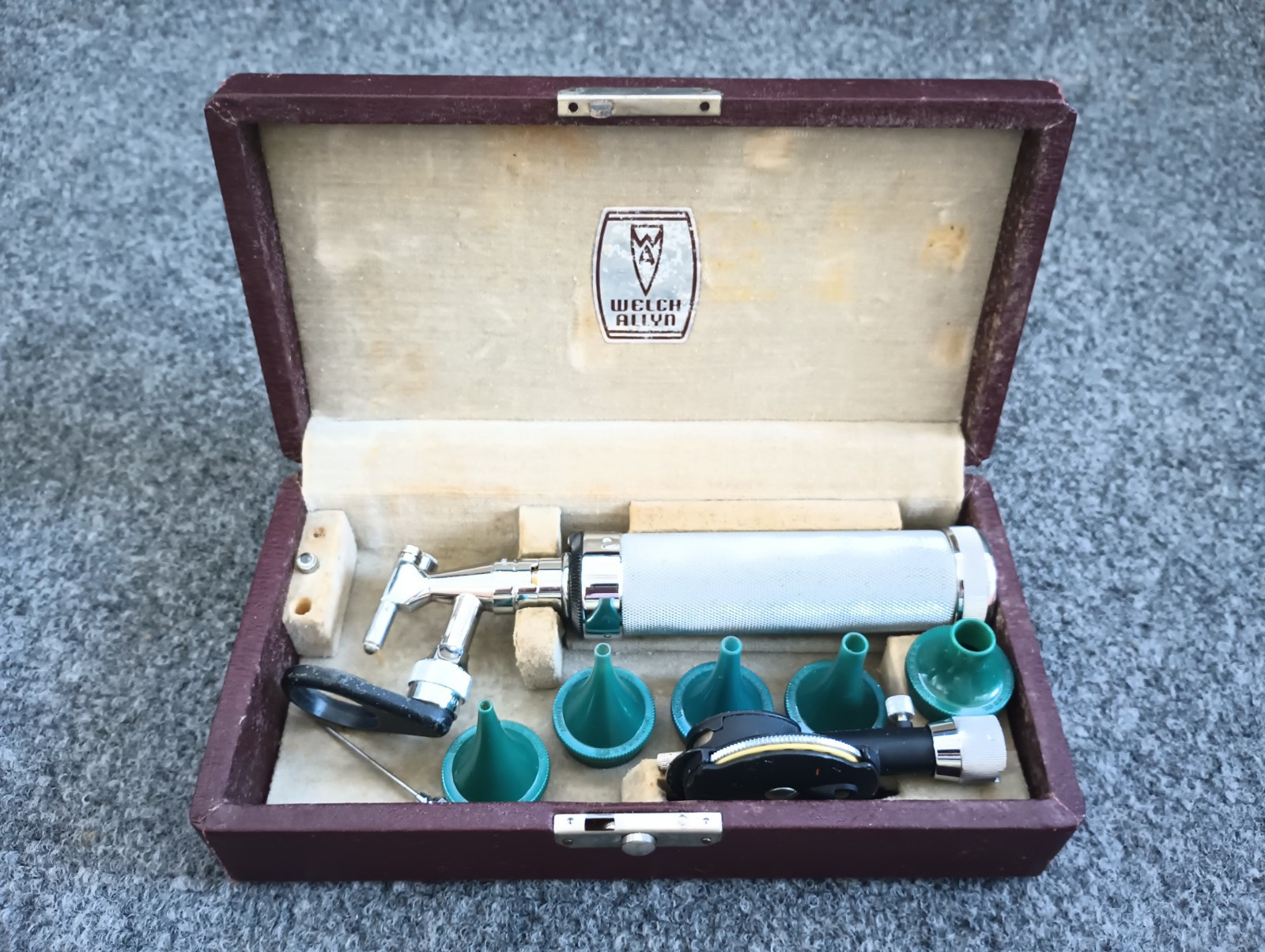 Vintage Welch Allyn Otoscope Ophthalmoscope Diagnostic Set