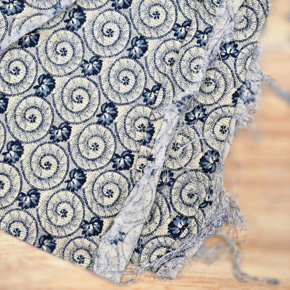 Tela de algodón 36"x44" flores de desplazamiento crema azul marino de General Fabrics Foto 4 de 4