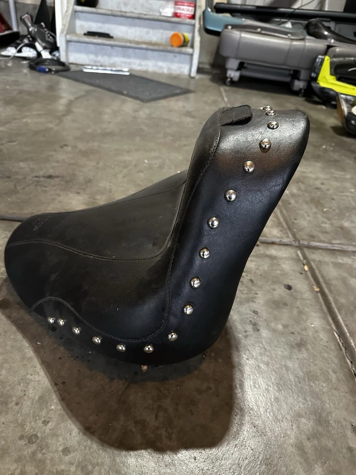 Asiento Mustang con tachuelas Harley Davidson Heritage Soft Tail 2016 Foto 3 de 4