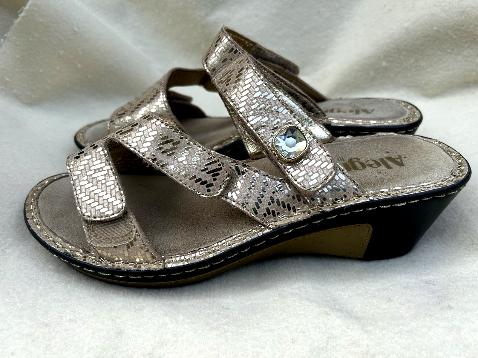 APL SANDALI ALEGRIA PELLE ZEPPA ORO METALLIZZATO 2 5" REGOLABILI MISURA 8