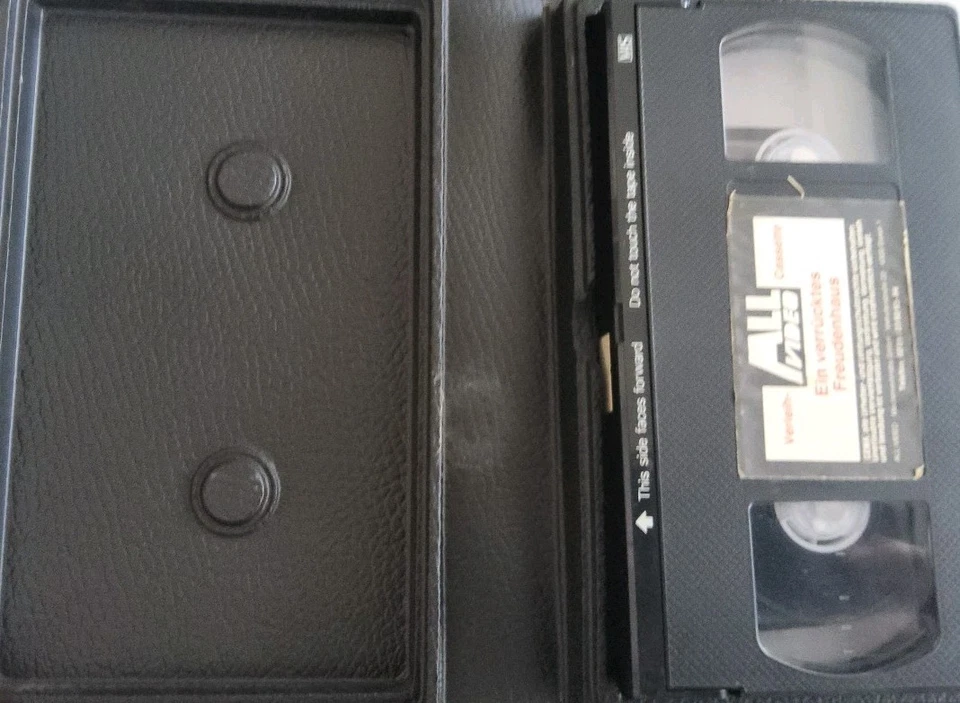 VHS Ein verrücktes Freudenhaus(1973)FSK 18 Komödie mit Mark Jones & Maggi Burton - Bild 3 von 4