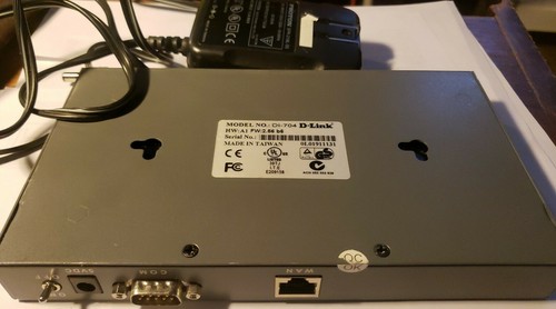 D-LINK MODEL No: DI-704 INTERNET GATEWAY AND FIREWALL WITH 4 Port Switch - Picture 3 of 4