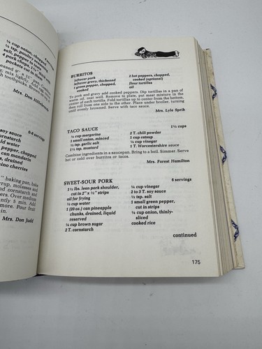 Eet Smakelijk Junior Welfare League of Holland Michigan Dutch Cookbook Recipes - Picture 10 of 10