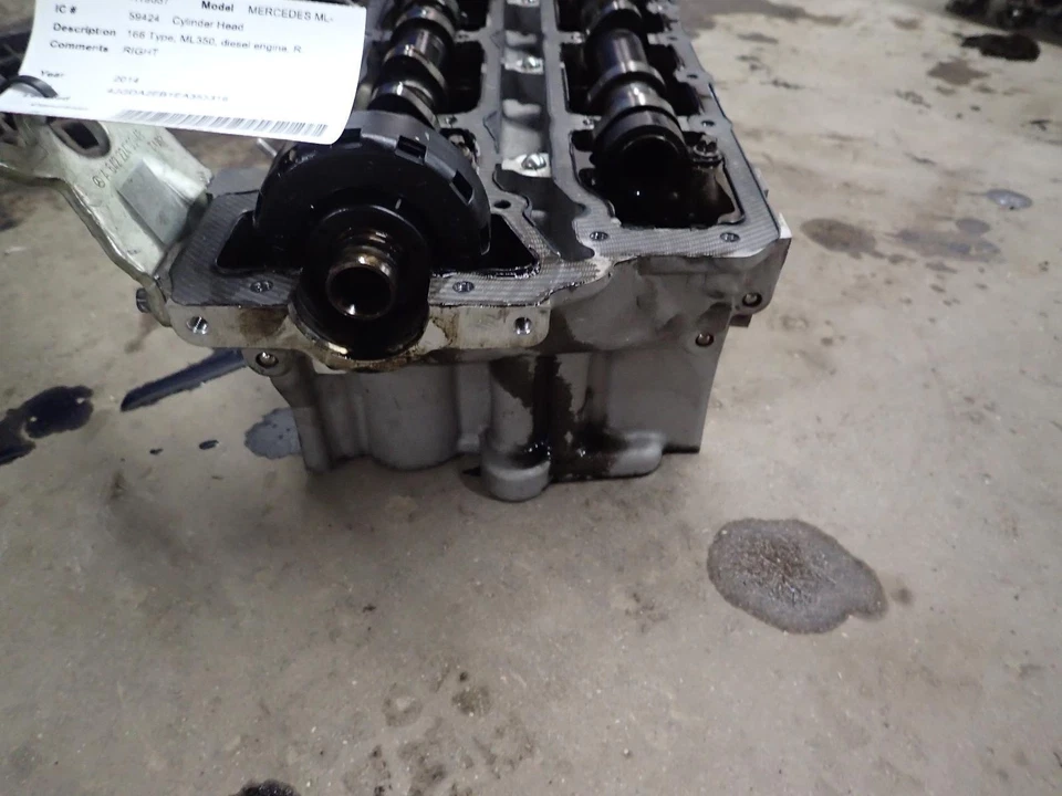 14 15 MERCEDES ML350 Right Cylinder Head, Diesel - Image 3 of 4