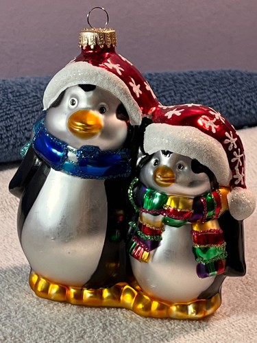 Christmas ornament glass pair of penguins in santa hats PO7065