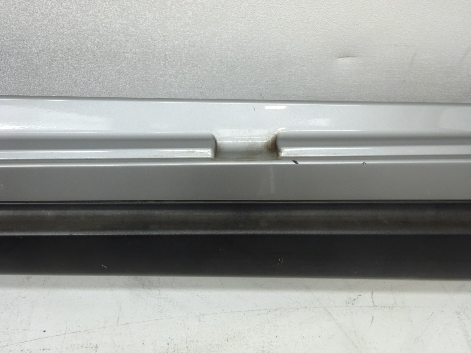 14-17 Maserati Ghibli Left Driver Rocker Skirt Molding Trim Silver OEM DE2308108