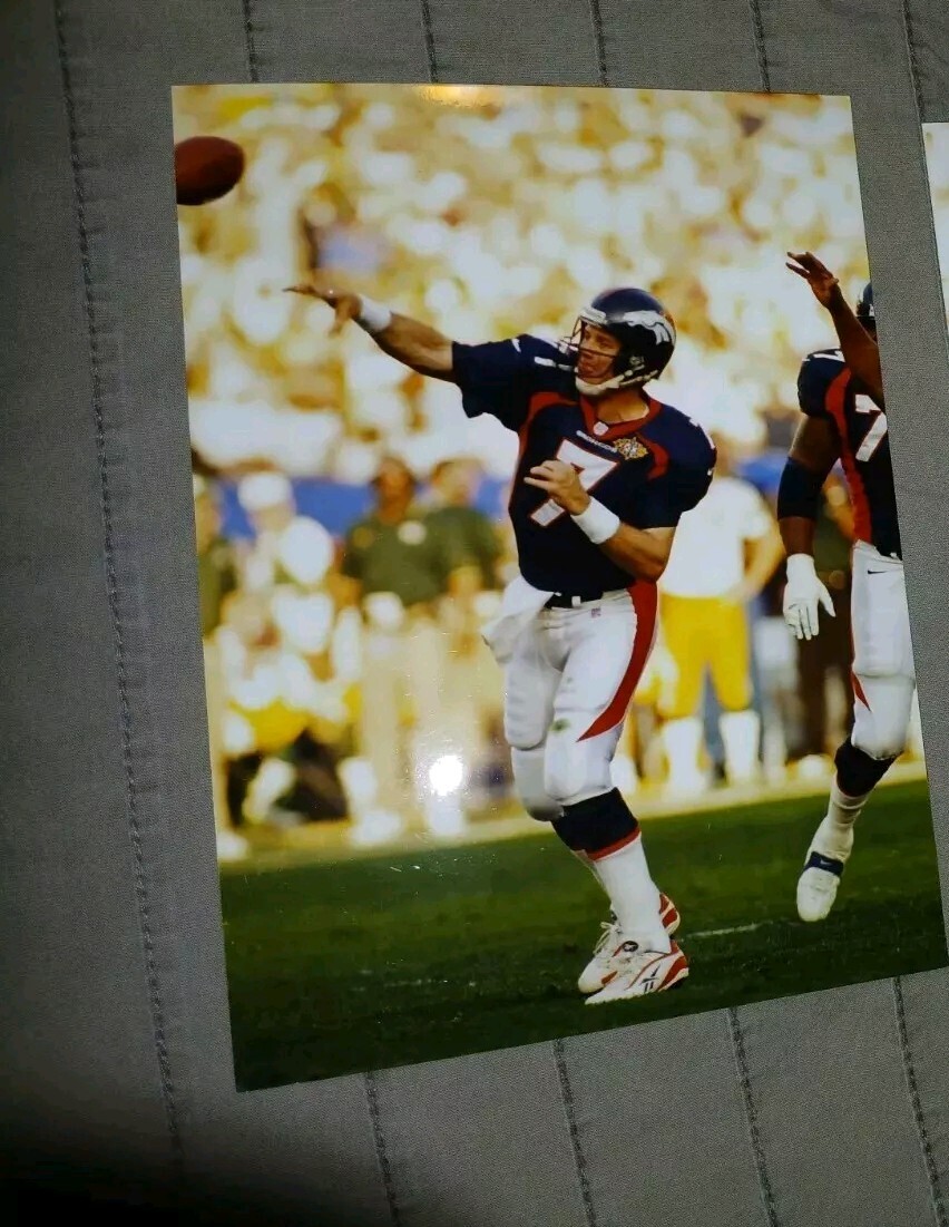 Denver Broncos quarterback John Elway scrambles for a first down past... News Photo - Getty Images