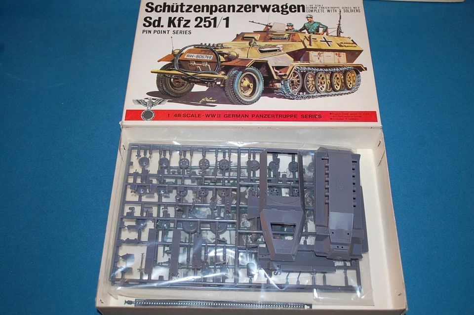 Bandai 8222 - Schutzenpanzerwagen Sd.Kfz. 251/1  scala 1/48 - Immagine 2 di 2