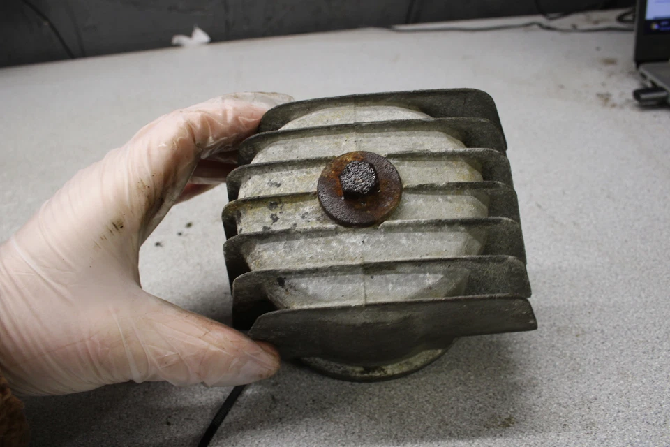 1973 Honda CB500 ENGINE OIL FILTER COVER O3-0605.IX - Image 4 of 4