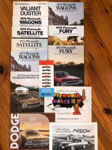 Plymouth/ Chrysler vintage factory brochure/ literature collection in near mint - Picture 1 of 4