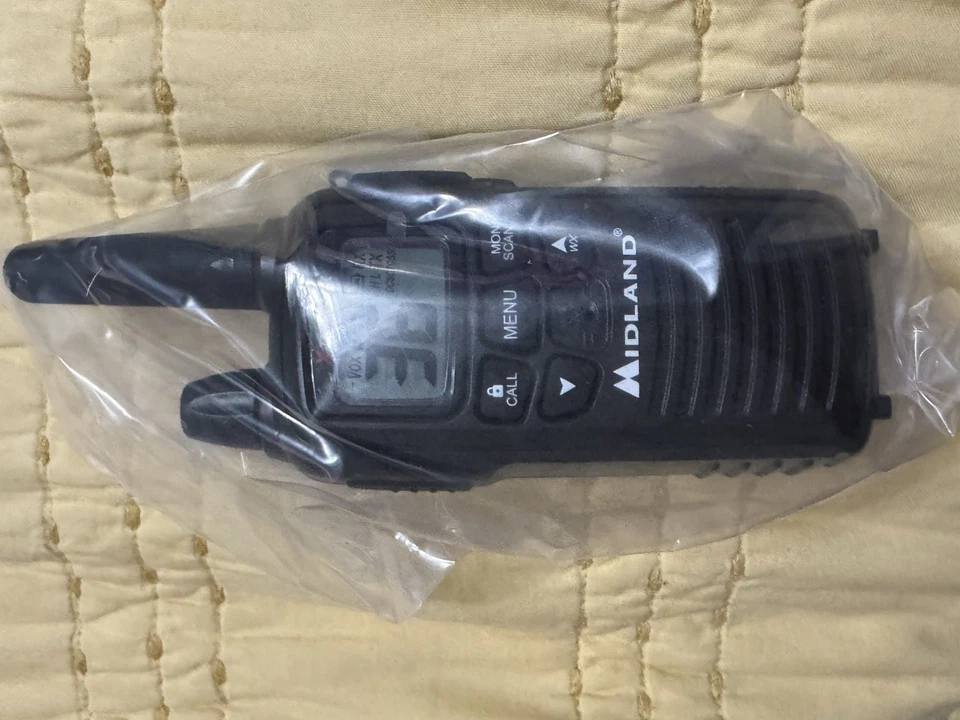 Midland LXT600 FRS Business Radio 8-Pack (LXT600BBX4) - Image 2 of 4