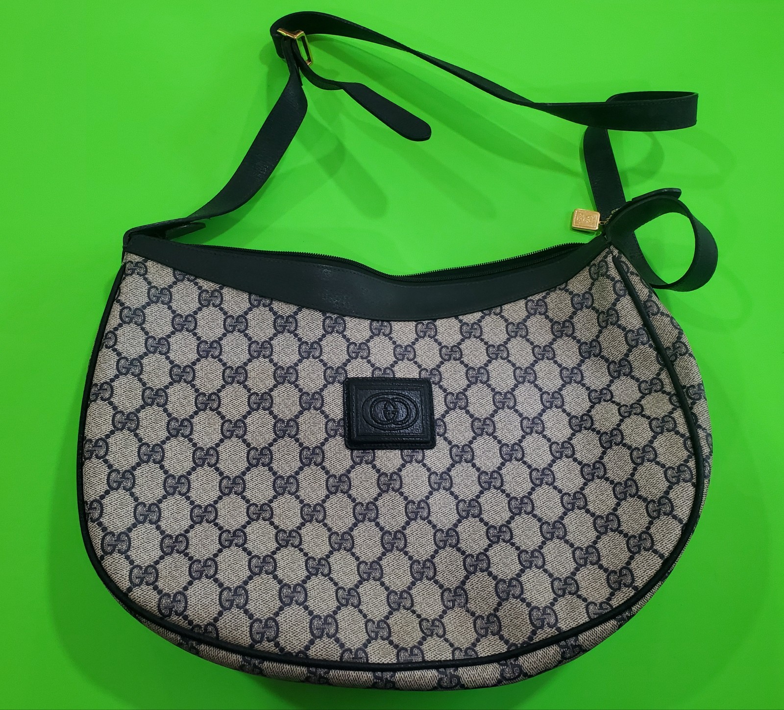 Gucci Authentic Vintage Shoulder Bag (Gray, Black)