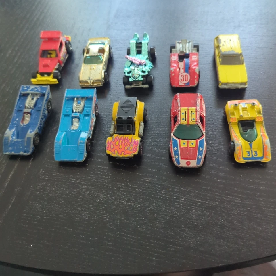 10 autos Hot Wheels Redline años 60-80 + libro Mercedes Sand Drifter Aries Wagon Foto 3 de 4