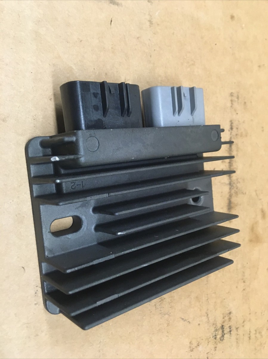 オーストラリア  2020 Kawasaki ZX10R Ninja Voltage regulator rectifier OEM