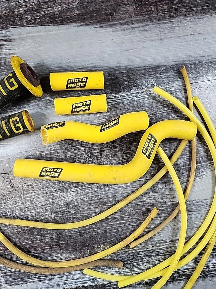 Kit de manguera de radiador de silicona para motocicleta amarillo YZ250 con empuñaduras de bloqueo Emig Foto 2 de 4