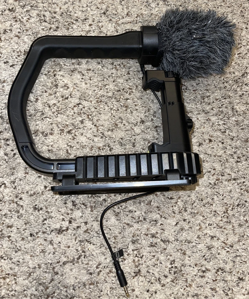 Mango de agarre de video universal Sevenoak MicRig con micrófono estéreo integrado Foto 2 de 4