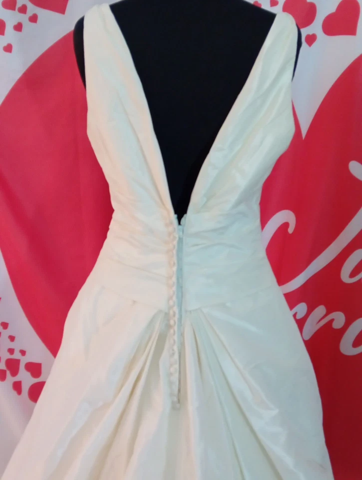 Wedding Dress size 12 ivory taffeta Benjamin Roberts, check measurements, R - Image 4 of 4