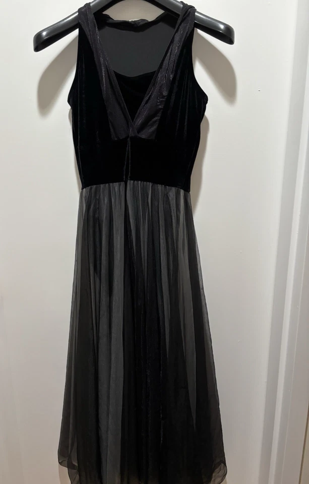 Fantasia de personagem de conto de fadas, top/collant de veludo, saias de rede preto/branco, G - Imagem 2 de 4