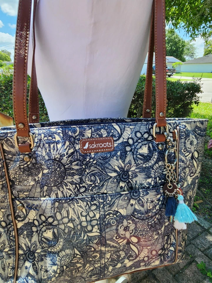 Cartera mediana de PVC floral Sakroots Navy Artists Circle Spirit Desert Foto 4 de 4
