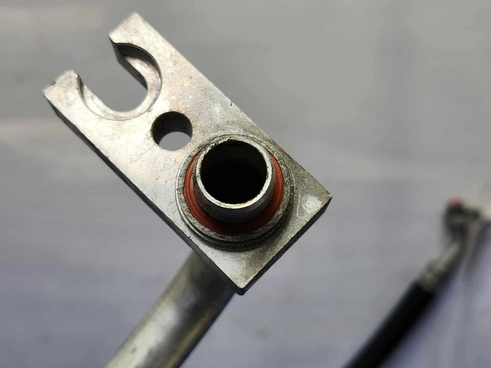 Manguera de succión aire acondicionado Volkswagen Routan 2009-2010 4,0 L OEM 7B0820743B Foto 2 de 4