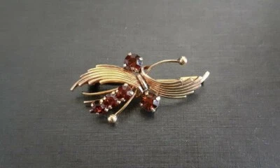 Broche ancienne plaqué Or jaune strass verre couleur grenat hessonite poinçon - Photo 1/3