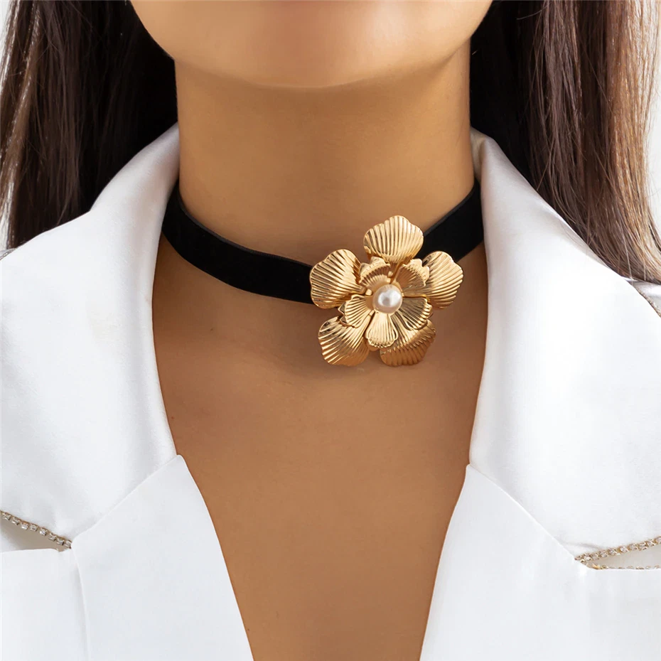 Gold velvet hotsell choker