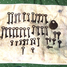 Skeleton keys lot vintage plus othes old 40 pieces total used