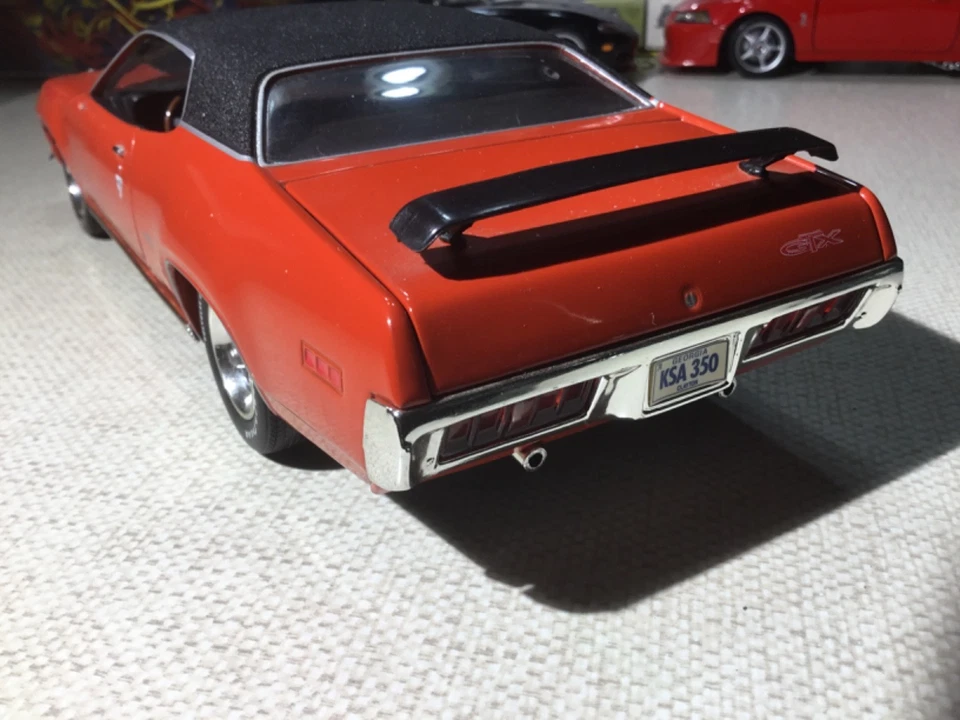 ERTL 1:18 1971 Plymouth GTX.  Outstanding Diecast Car. Orange / Black Vinyl Roof - Image 4 of 4