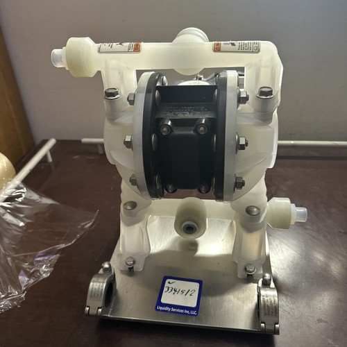 😎 ARO INGERSOLL RAND 1/2" DOUBLE DIAPHRAGM PNEUMATIC PUMP PD05P-ARS-PTT-B - Picture 1 of 8