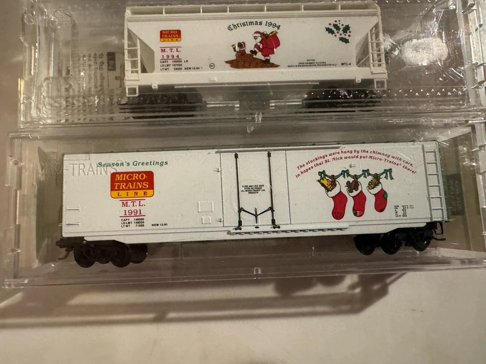 Micro-Trains N Scale Christmas Train 1991 Holiday Box Car, Caboose, 1994 Hopper - Image 2 of 4
