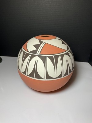 Isleta NM Pueblo Pottery Native American Signed Dora Jojola Isleta NM - 7.5 