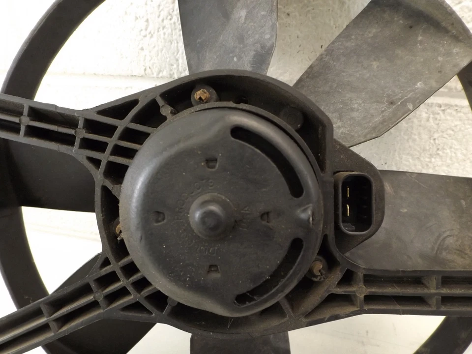 Ventilador de refrigeración del motor Oldsmobile FR 98 1986-1988 3,8 L usado 22087726 OEM Foto 3 de 4