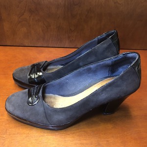 clarks blue pumps