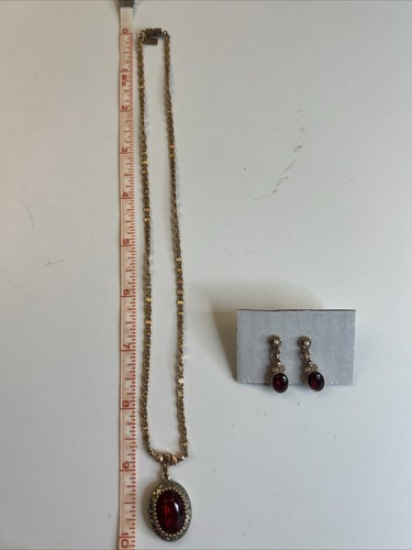 Vintage 1928 Necklace Ornate Red Oval Pendant Signed Gold Tone 18” w/Earrings - Picture 8 of 8