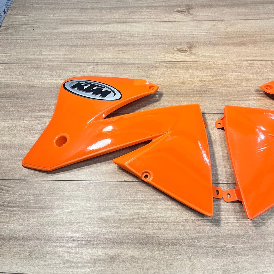 CUBIERTAS DE RADIADOR KTM OEM NUEVAS / 50308051100 / 01-02 EXC MXC 200 250 300 520 Foto 2 de 4