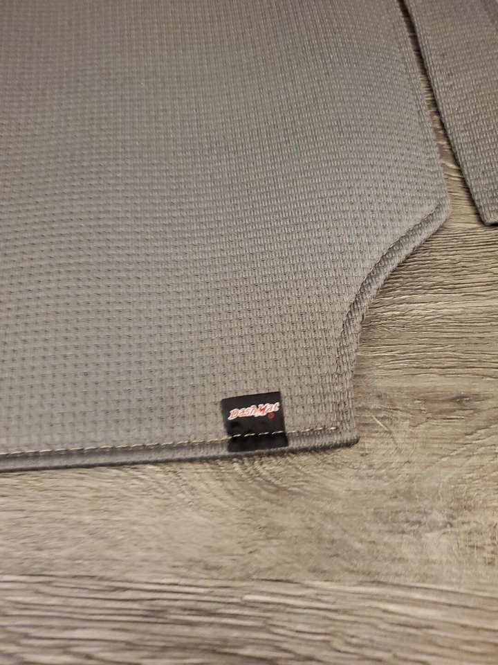 21-22 Ford F-150 Covercraft Dashboard Dash Mat Cover (Charcoal gray) Foto 4 de 4