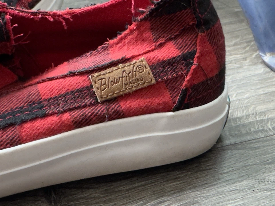 Zapatos Deportivos Blowfish Malibu Play Rojo Búfalo Cuadros Sin Cordones Envejecidos 9.5 Usados en Excelente Condición Foto 4 de 4