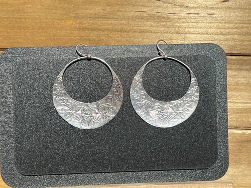 Silpada Flower Basket 925 Sterling Silver Etched Hook Earrings W2378 - Picture 4 of 4
