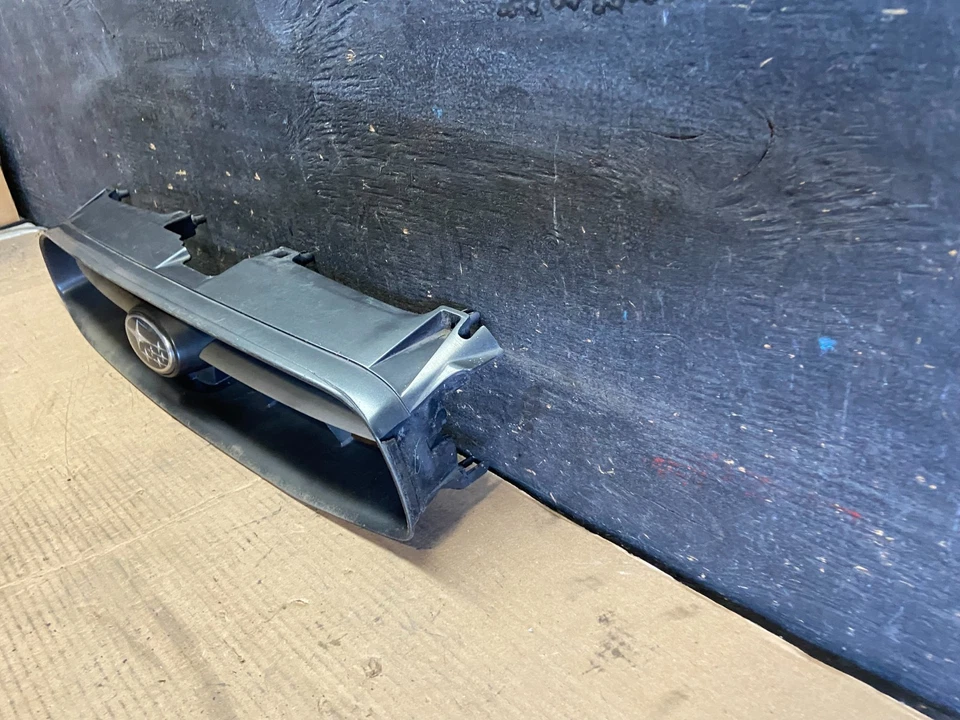 Решетка передняя верхняя для Subaru Impreza 2004–2005 годов выпуска черная оригинальная R2135 DG - Изображение 2 из 4