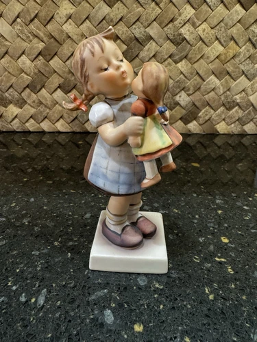 MINT! Hummel Figurine "KISS ME" HUM #311 TMK6 Goebel Germany  No Box 