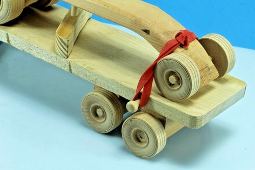 Semirremolque de madera de juguete hecho a mano con niveladora de carretera. 19,5". - Imagen 5 de 12