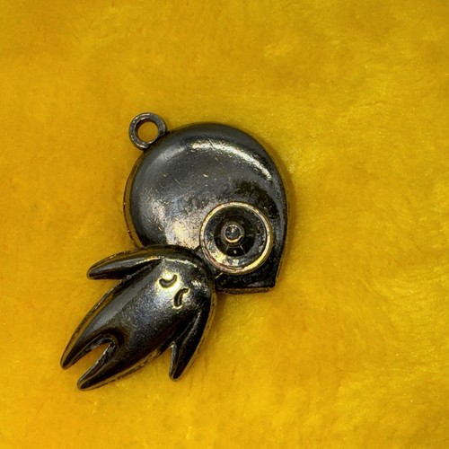 Alien Pendant Large Eyes, Articulated Neck Fashion Forward Area 51 Boho Chic - Picture 7 of 9