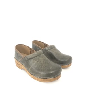 dansko stone distressed clog