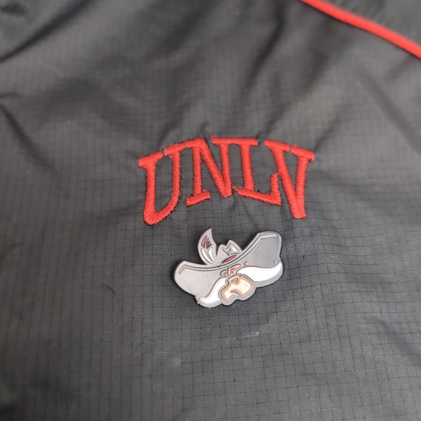 SACAI X NIKE Giacca a vento vintage Y2K Nike UNLV donna L Fit Storm full zip nera e rossa