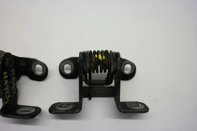 2006-08 LAND ROVER LR3 LOWER RIGHT LEFT HATCH HINGES  - Image 3 of 4