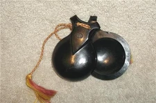 VINTAGE 50s ELTON BLACK BAKELITE SPANISH CASTANETS MUSICAL INSTRUMENT SINGLE SET