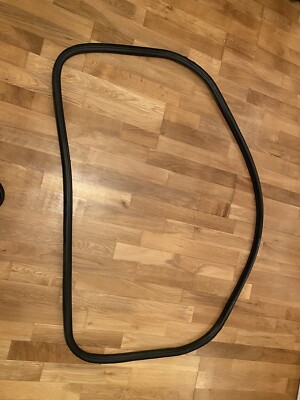 Brandneu Escort Mk1 Frontscheibe Gummi
