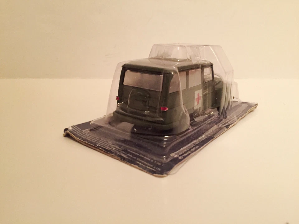 Ambulancia militar Willys Rural 4x4 1968 1/43 hecha a medida por modelos vectoriales / IXO Foto 4 de 4