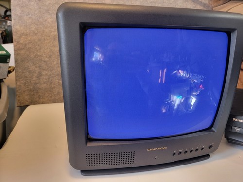 Vintage Daewoo DTQ-1440FC 13" CRT TV - Retro Gaming NES N64 Sega - Picture 10 of 10