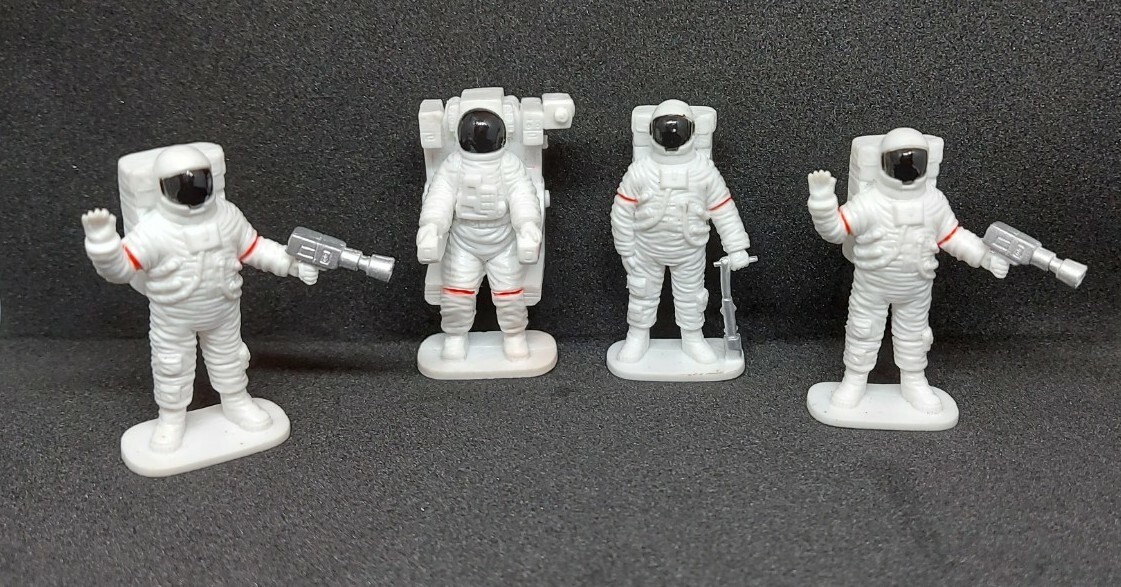 ASTRONAUT SPACE BROTHERS フィギュア Amazon.com: Bandai Hobby Mutta and Apo EVA Set 'Space Brothers' 1
